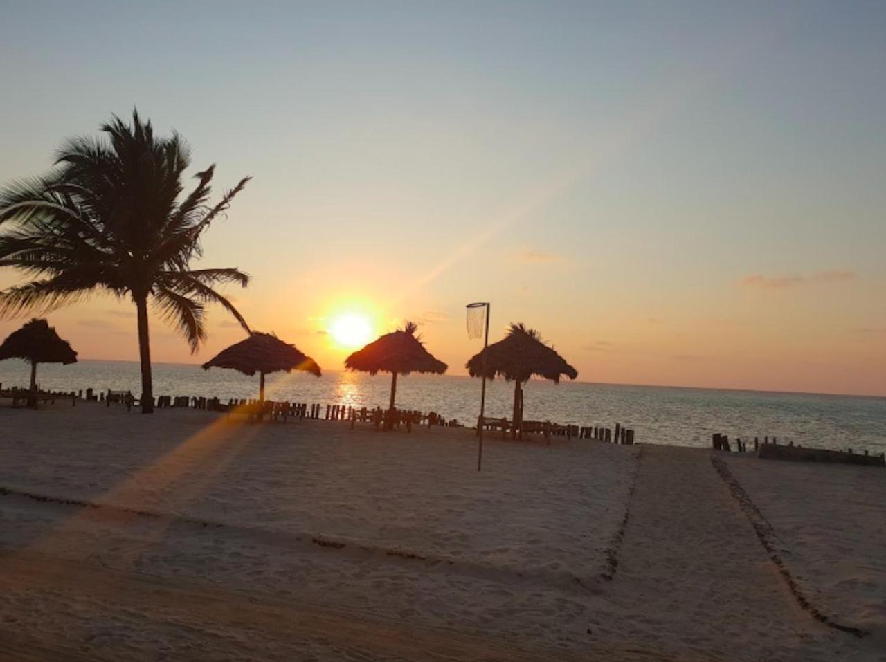 Nest Style Beach Hotel Zanzibar Makunduchi Buitenkant foto